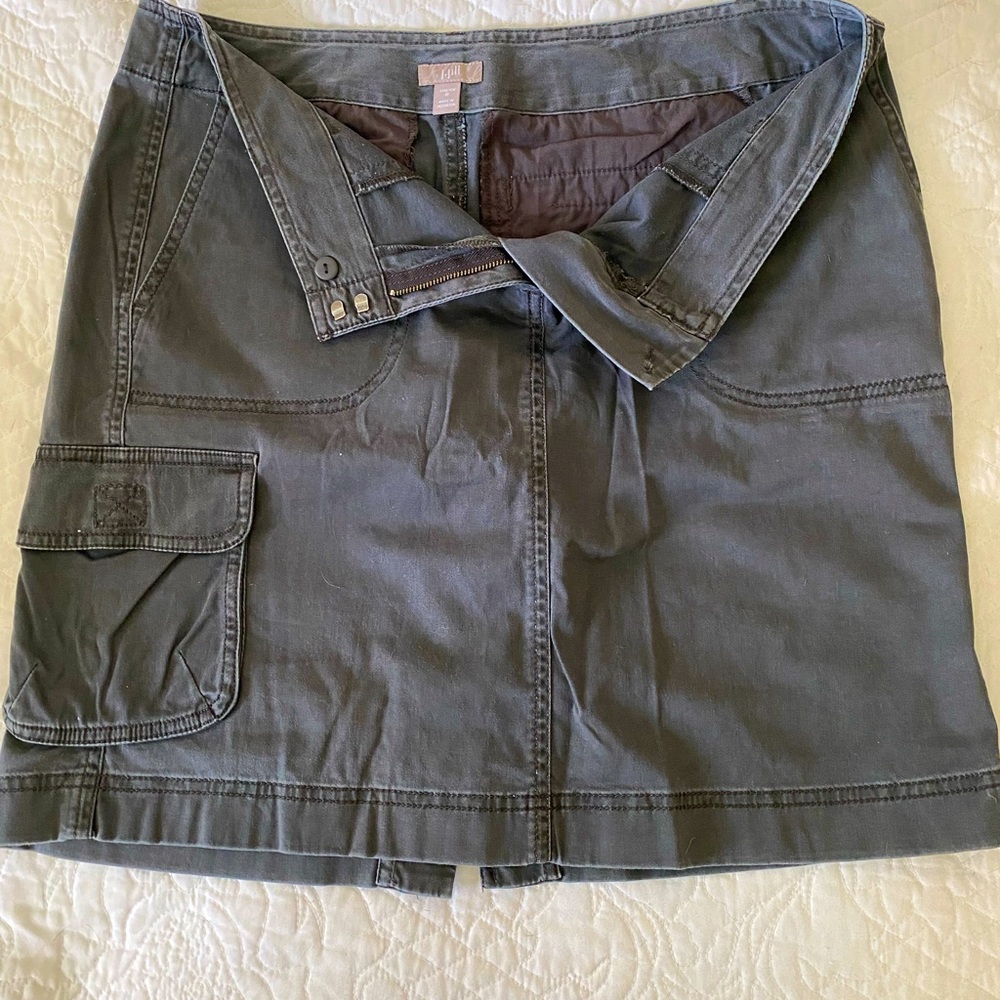 J. Jill skirt size 8. Beautiful grey color